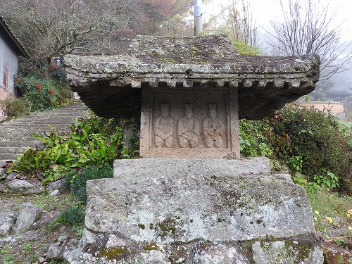 富貴寺石殿1