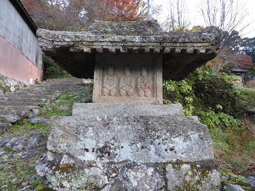富貴寺石殿2
