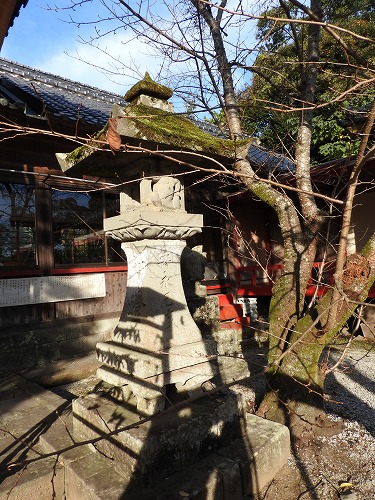 桜八幡神社の灯籠1