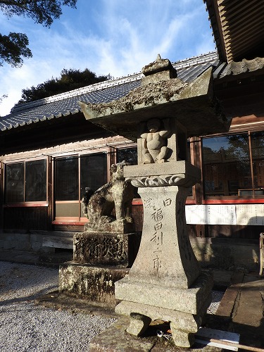 桜八幡神社の灯籠2