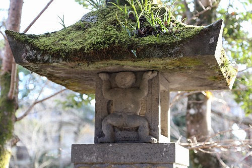 桜八幡神社の灯籠4