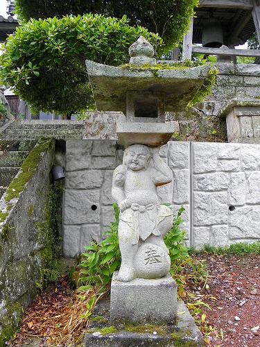 応暦寺の石燈籠4