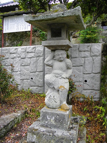 応暦寺の石燈籠5