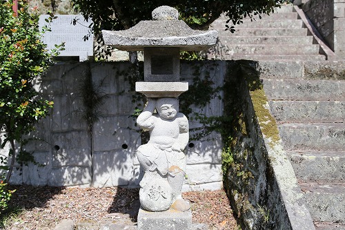 応暦寺の石燈籠2